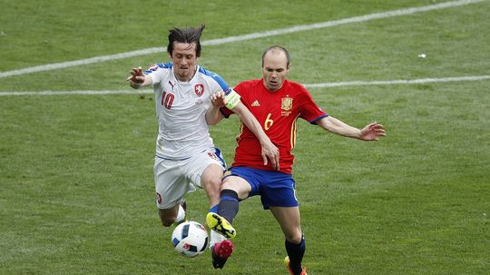 tomáš rosický, andreas iniesta, česko, španielsko,