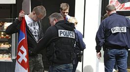 Medzi zadržanými v Lille sú aj Slováci