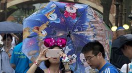 Disneyland, Šanghaj, dáždnik, mobil, iphone, fotka