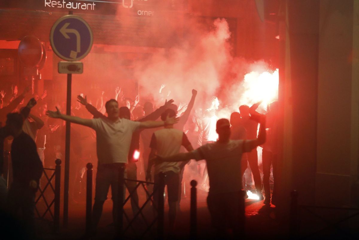 Fanúšikovia Anglicka v uliciach Lille.