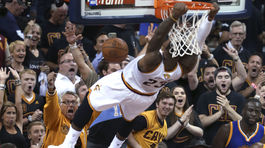 Cleveland iba víťazí, LeBron James sa strelecky priblížil k Jordanovi