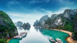 Vietnam, Hạ Long, Dračia zátoka, pláž, more, lode, pobrežie, dovolenka, cestovanie,
