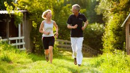 Čo je lepšie pre seniorov, beh či chôdza?
