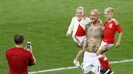 Reprezentant Walesu  David Cotterill so svojimi...