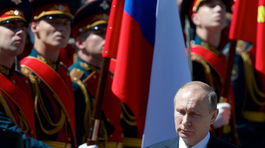 Putin varoval pred vplyvom NATO a chválil parlament za anexiu Krymu