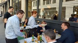 Vodu by mali reštaurácie ponúkať zadarmo