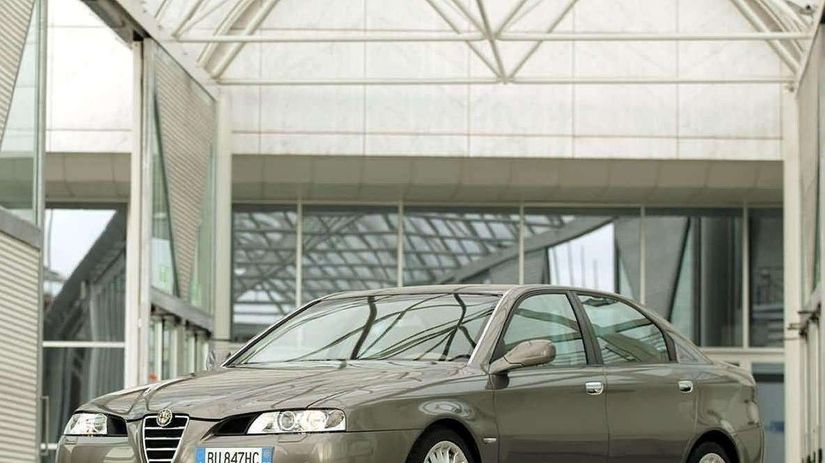 Alfa Romeo 166 schádzalo z liniek do roku 2007....