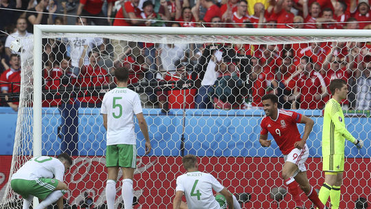 Gareth McAuley, Severné Írsko, Wales