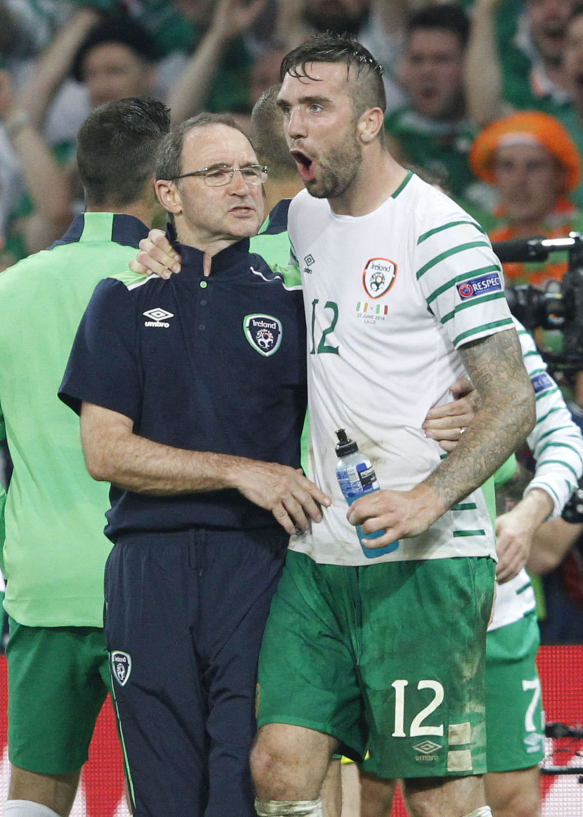Shane Duffy s bývallým trénerom Írska Martinom...