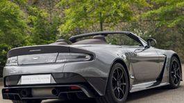 Aston Martin-Vantage GT12 Roadster-2016-1024-04