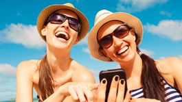 Trápi vás akné? Na vine môžu byť aj slnečné okuliare! 