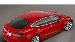 Kúpte si Model S, odkazuje Tesla čakateľom na novú 'trojku '