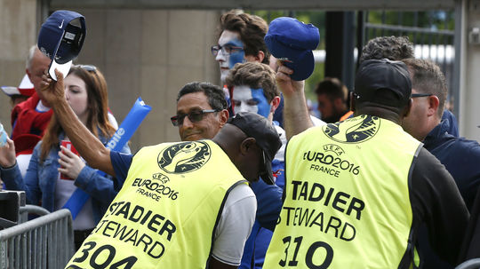 kontroly, futbal, štadión, ilustračné