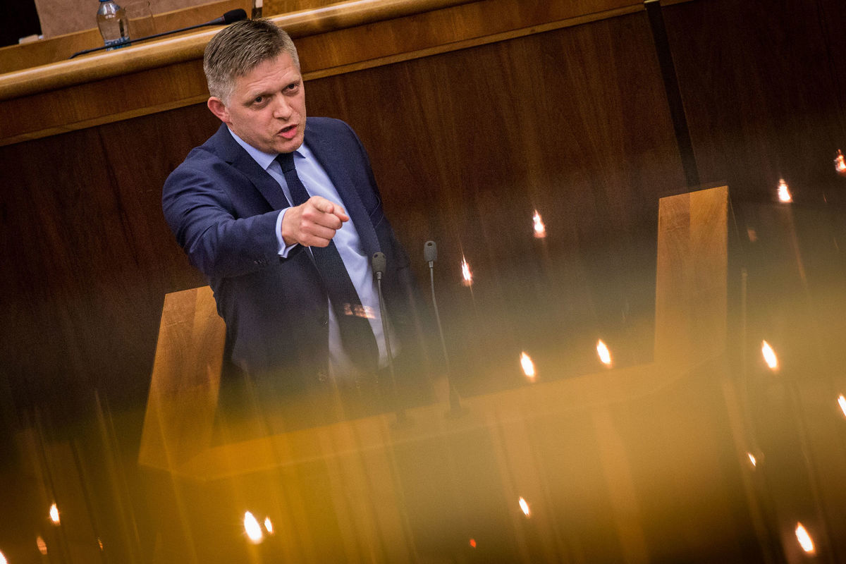 Predseda vlády Robert Fico počas rokovania...