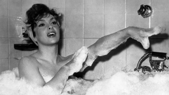 Rok 1957 - Gina Lollobrigida vo filme  "Anna...