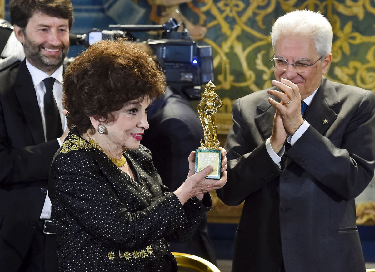 V apríli 2016 si prevzala cenu Donatello za...