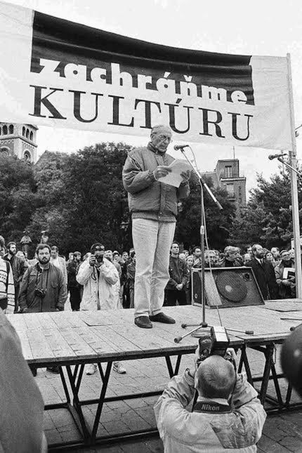 Ladislav Chudík na mítingu Otvoreného fóra...