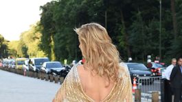 Boháčka Paris Hilton dorazila na benefíciu Love...