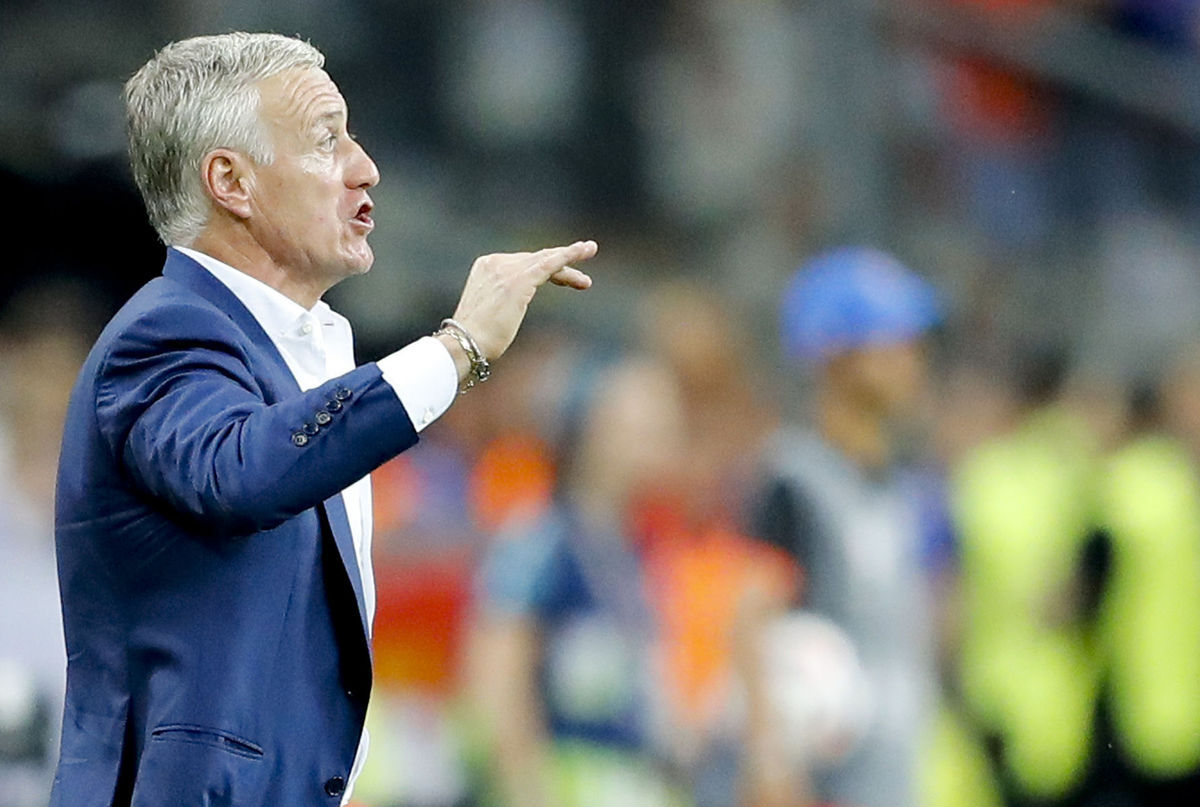 Francúzsky tréner Didier Deschamps počas...