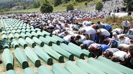Tisíce ľudí si uctili pamiatku obetí masakru v Srebrenici