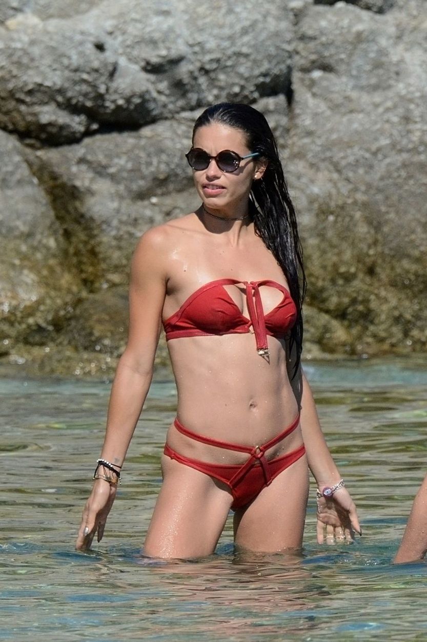 Brazílska topmodelka Adriana Lima na pláži na...