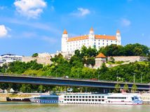 Dunaj, Bratislava, Bratislavský hrad, lode, parlament, NR SR, most SNP,