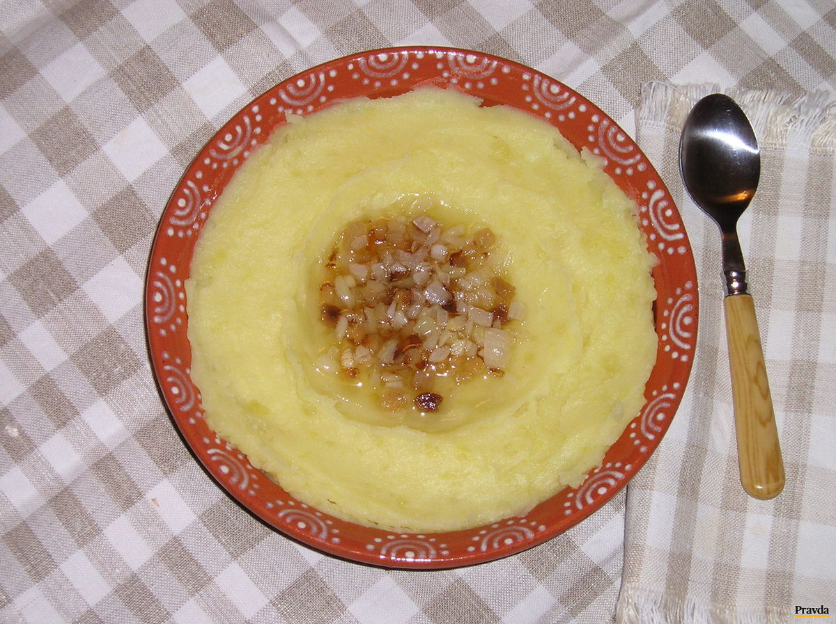 Jedným z tradičných jedál je aj kuľaša.