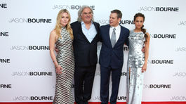 Zľava: Herečka Julia Stiles, režisér Paul Greengrass, herec Matt Damon a herečka Alicia Vikander.