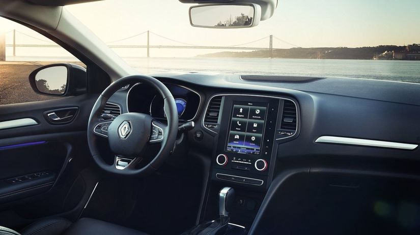 Na palube nájdeme rozhranie R-Link 2, digitálny...