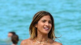 V bikinách ako doma! Sexi výbava pláže tejto dáme pristane...