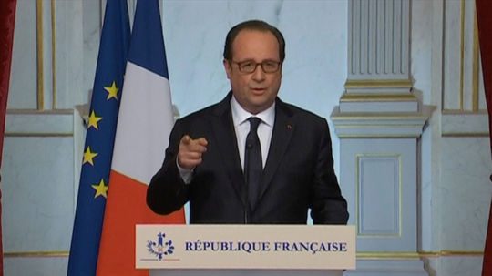 Hollande podporil Macrona proti Le Penovej