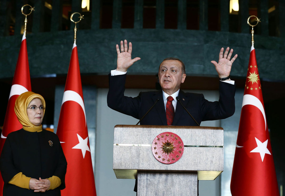 Recep Tayyip Erdogan a jeho manželka Emine na...