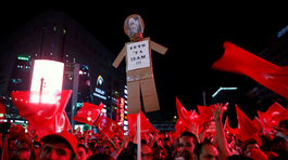 Tisíce ľudí vyjadrili podporu Erdoganovi, premiér im ďakoval za solidaritu