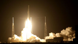 Na vesmírnu stanicu odštartovala súkromná raketa Dragon