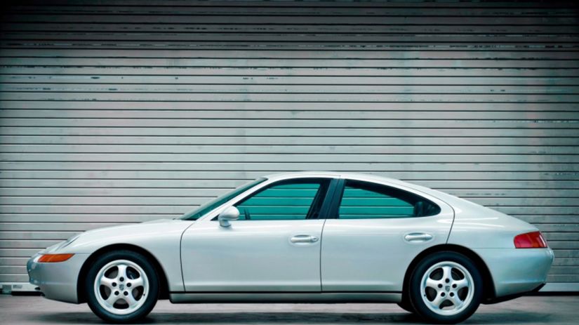 V porovnaní s vtedy najluxusnejším Porsche 928...