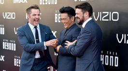 Zľava: Herec Chris Pine, John Cho a Karl Urban.