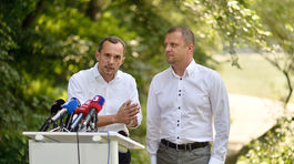 Procházka vyčkáva, s čím prídu rebelanti