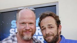 Joss Whedon (vľavo) a herec Luke Perry 