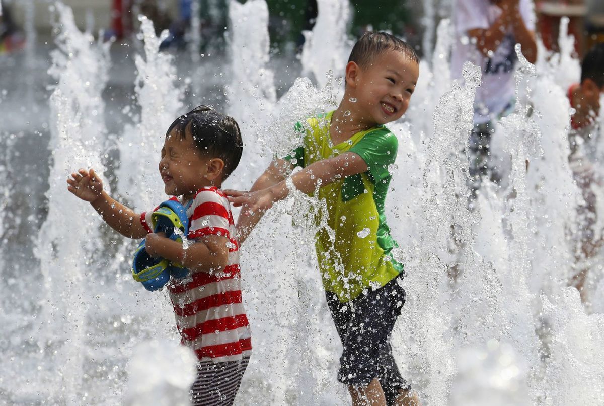 Južná Kórea, fontána, deti, voda, teplo, leto, ochladzovanie, chladenie