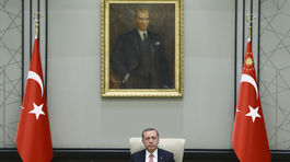 Erdogan chce, aby armádne velenie a tajná služba patrili pod jeho úrad