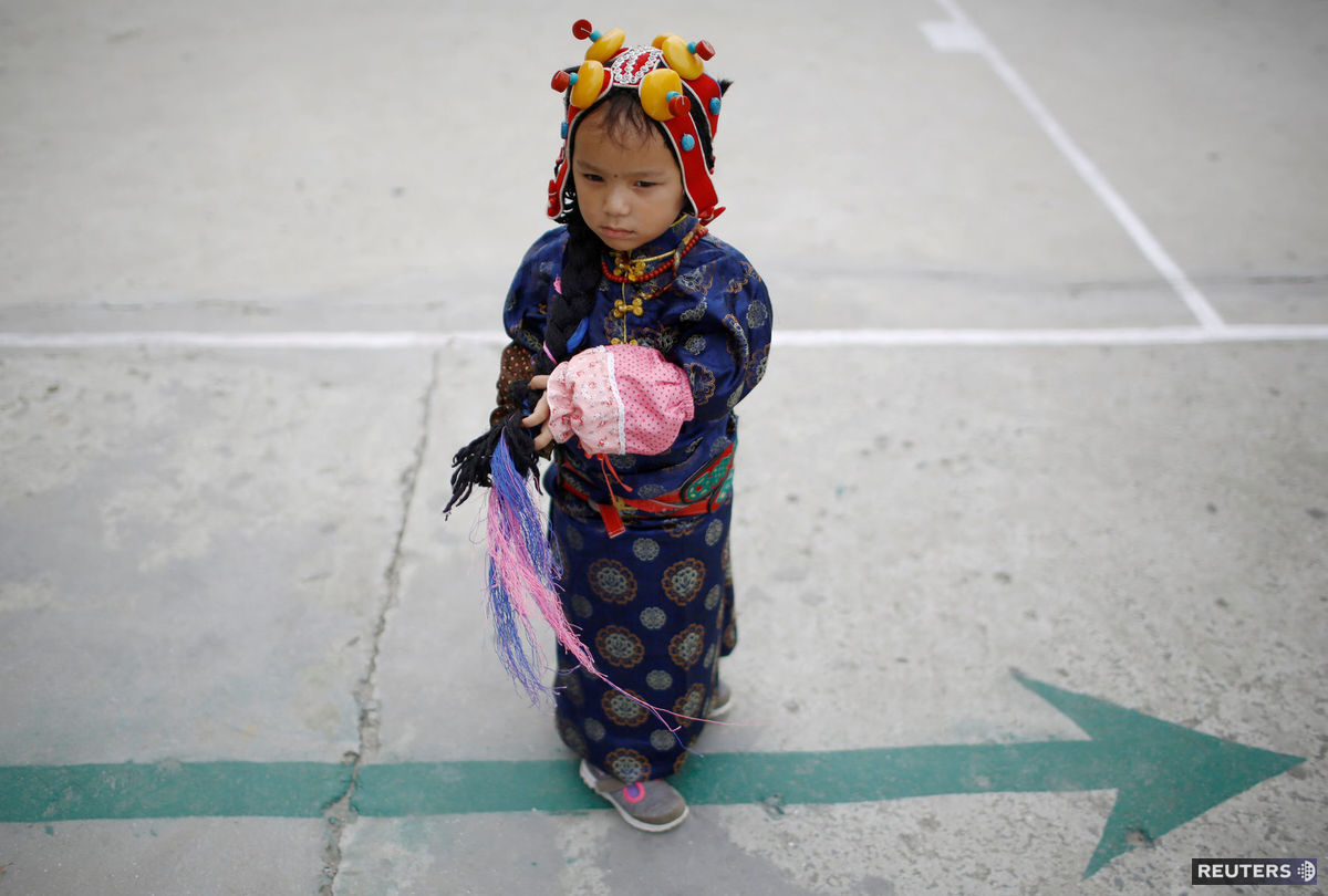 Nepál, dieťa, tradičný odev, oslava narodenín Dalajlámu, Kathmandu