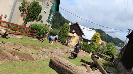 Malý potôčik si vytvoril vlastné koryto a...