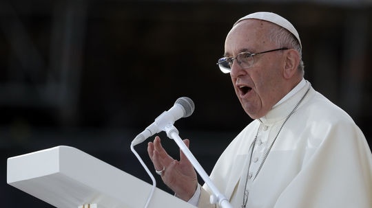 Pápež vyzval na boj proti šíreniu falošných správ