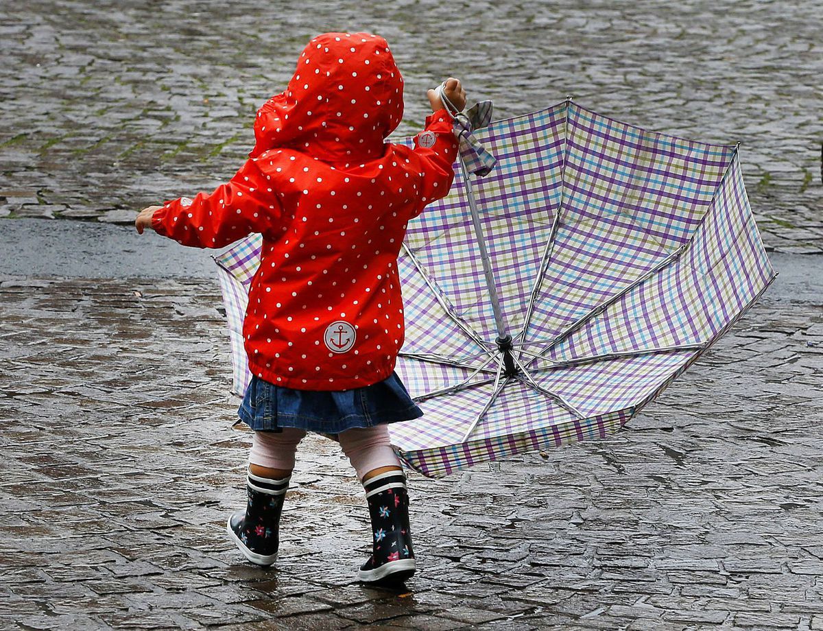 počasie, dážď, dáždnik, dieťa, prší, gumáky