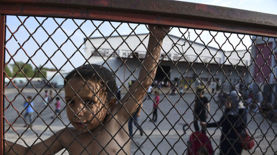Grécke úrady pohrozili, že uzavrú utečenecký tábor na ostrove Lesbos