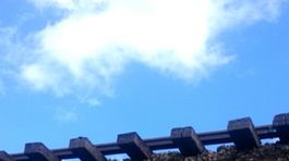 Vo Vysokých Tatrách sa zosunula časť železničného mosta