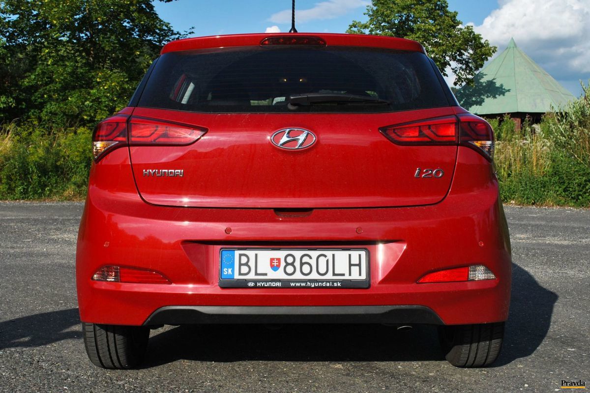 V zadnej časti vládne dizajnová čistota a svetlá.
