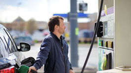 Ropné mocnosti ohlasujú koniec lacného tankovania 