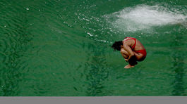 Voda v bazénoch zelenie. Nik netuší prečo 