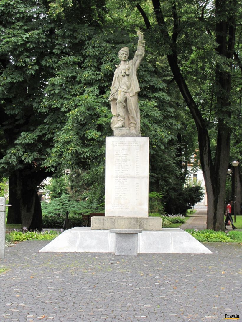 Pamätník obetí v centre Brezna.